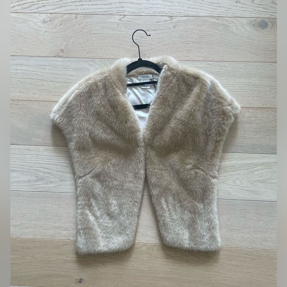 NWT Reiss oatmeal shawl